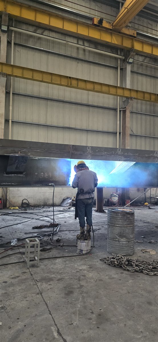 Manual welding and detail treatment for structural steel fabrication
