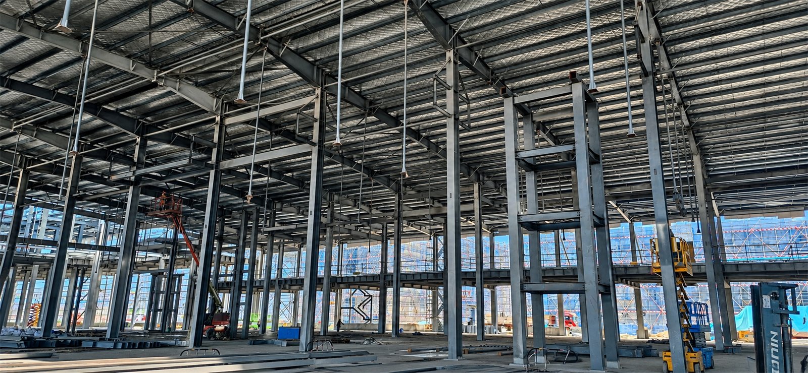 Logistics warehouse steel frame and roof structure