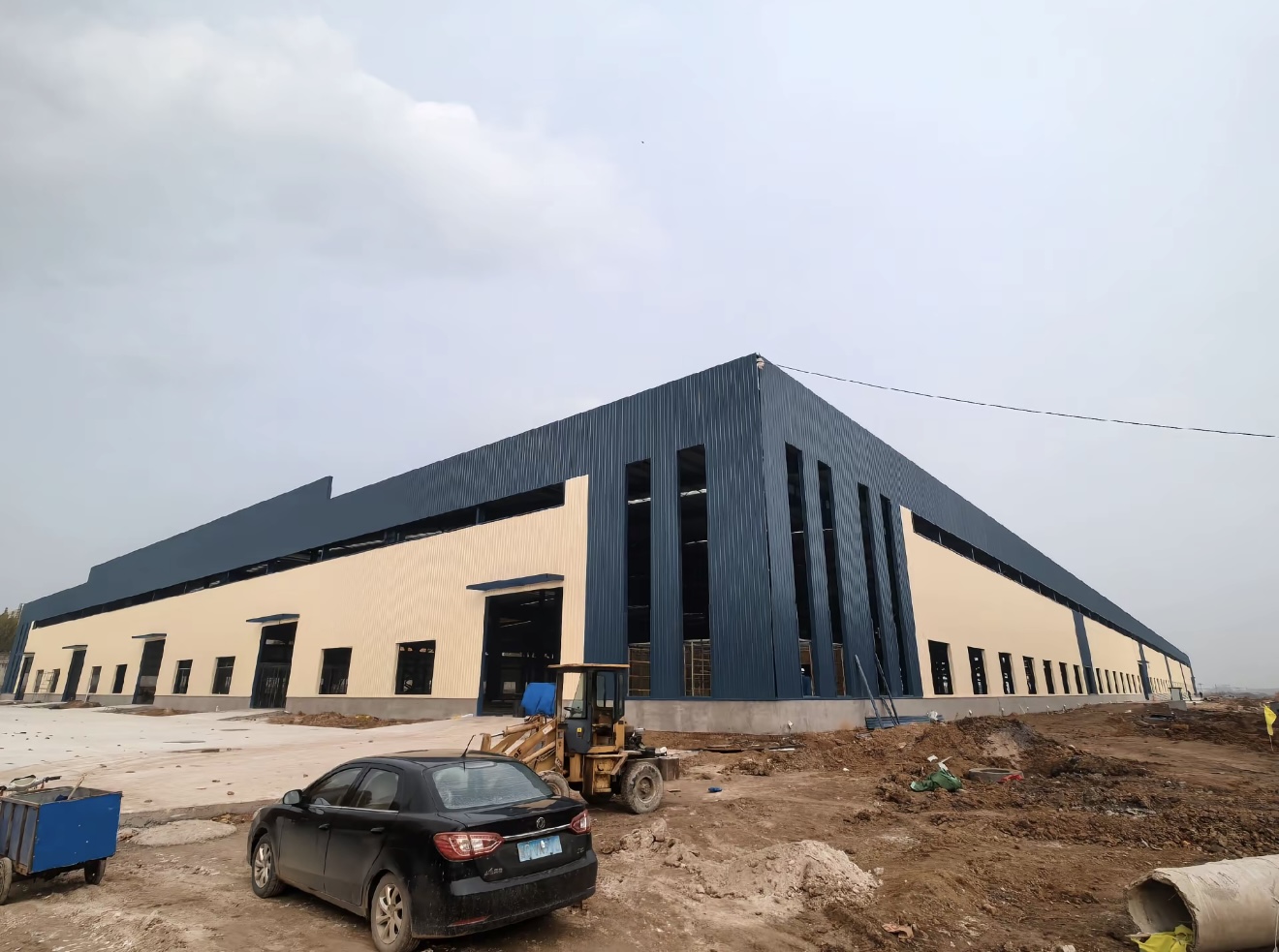 Logistics warehouse steel frame and roof structure