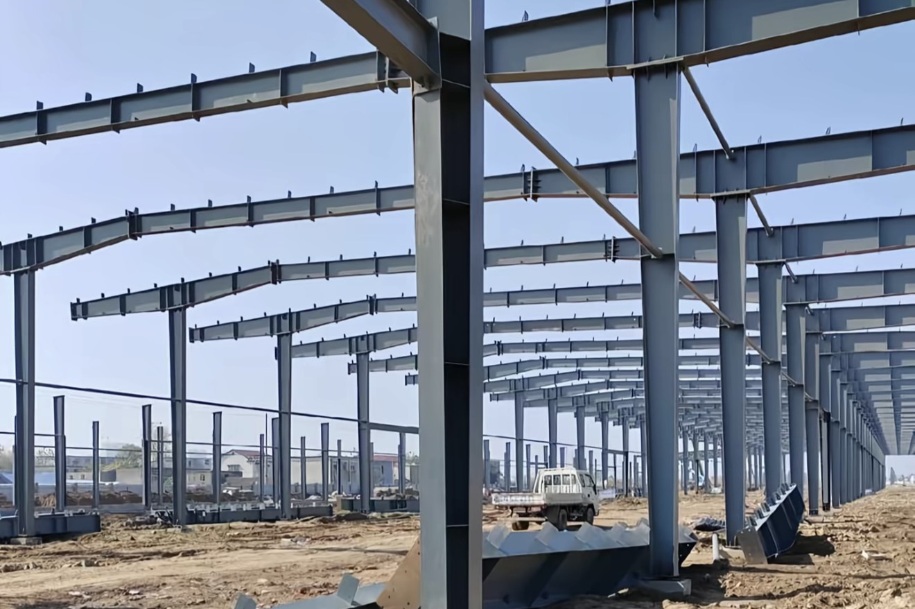 Industrial park heavy steel structure project installation