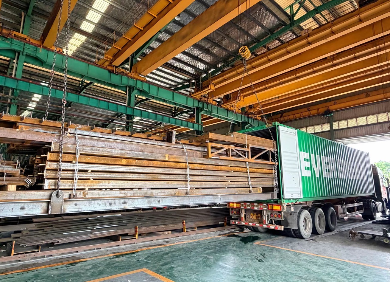 Steel structure members loaded for packing list and shipment planning