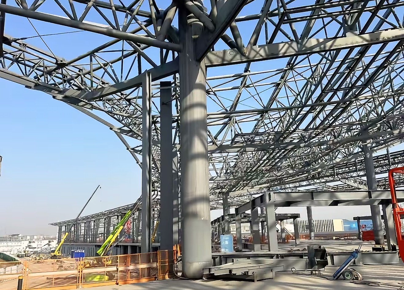 Guangzhou roof truss steel structure installation