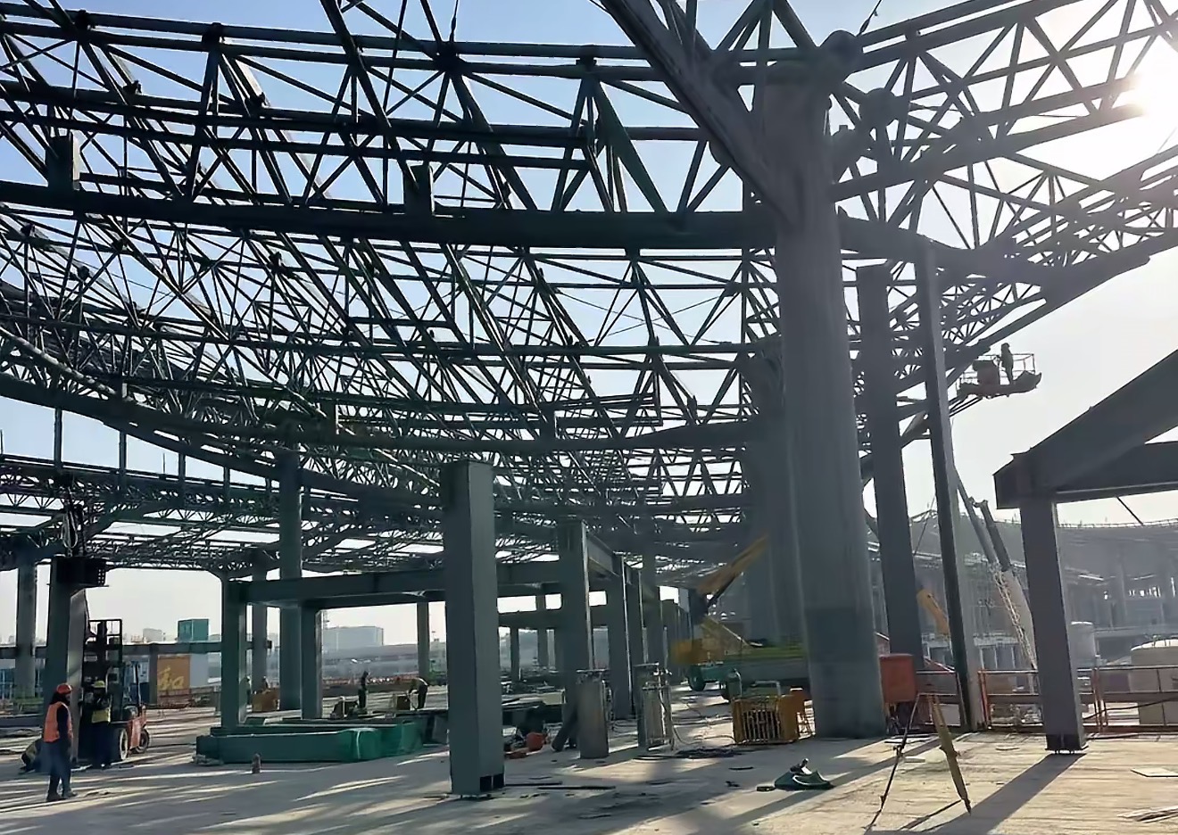 Guangzhou roof truss steel structure column node installation progress