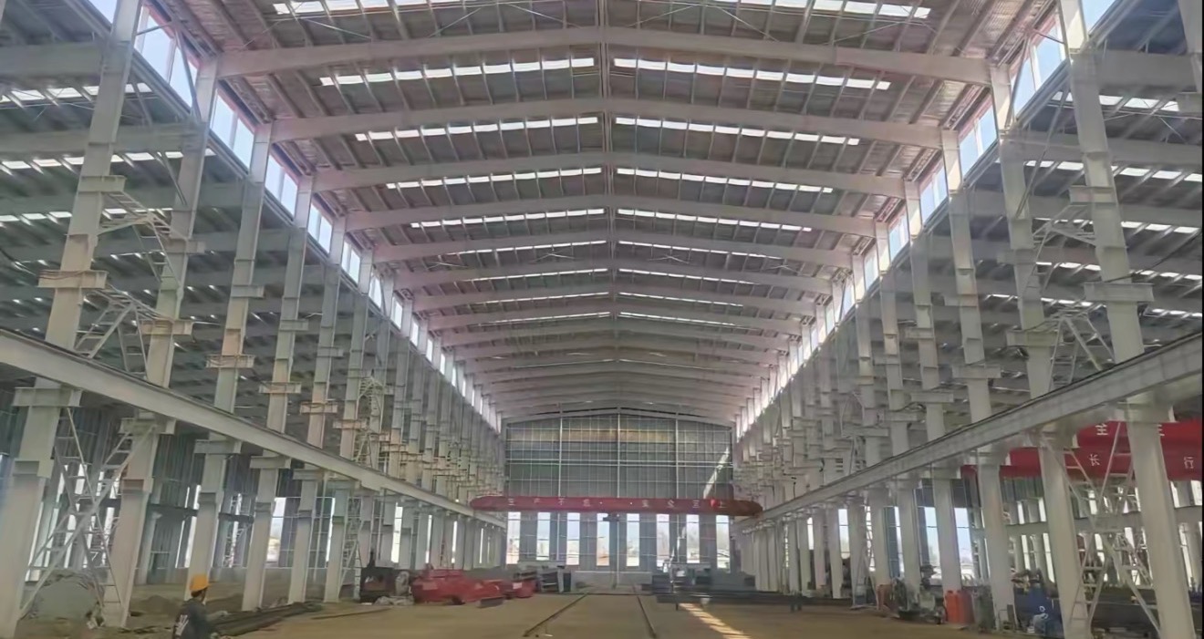 Huizhou industrial workshop interior steel structure with overhead crane bay