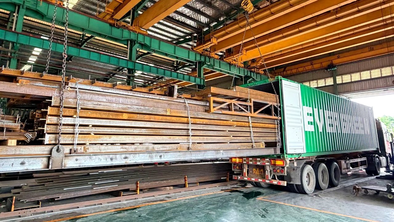 Steel structure components loaded for export delivery to EPC project buyers