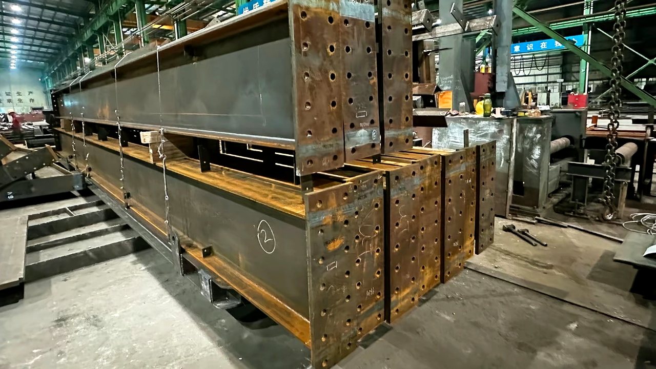 Fabricated heavy steel members prepared for Korea industrial steel building quotation review